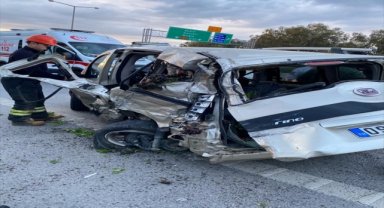 Germencik'te kamyonetle hafif ticari aracın çarpışması sonucu 2 kişi yaralandı