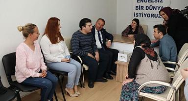 Hakan Şeref OLGUN, Beyaz Ay Derneğini Ziyaret Etti 