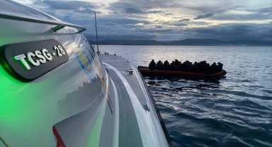 İzmir açıklarında 73 düzensiz göçmen kurtarıldı