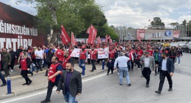 İzmir Büyükşehir Belediyesinde İzenerji çalışanları iş bıraktı