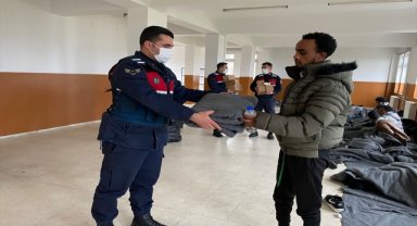 İzmir'de 32 düzensiz göçmen yakalandı