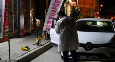 İzmir'de otomobilde silahlı saldırıya uğrayan kişi öldü