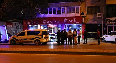 İzmir'de silahlı ve bıçaklı saldırıya uğrayan kişi öldü