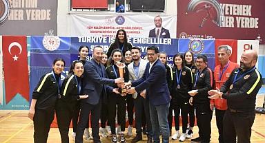 Karahan sahanın tozunu attırıyor