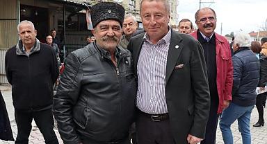 “Kiraz üreticimize el koyan değil el vermeye geliyoruz”