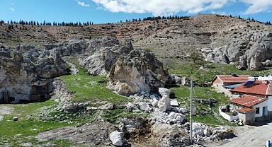 Kopan kaya parçaları tedirginliğe neden oldu