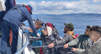 Kuşadası açıklarında 25 düzensiz göçmen kurtarıldı
