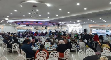 Kütahya'da misafir edilen depremzedeler İHH'nın "kardeşlik iftarı"nda bir araya geldi