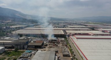 Manisa'da kağıt fabrikasında çıkan yangın söndürüldü