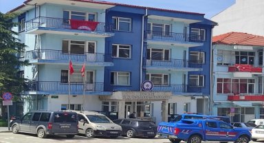 Manisa'da polis lojmanında başından vurulan kadın hastanede öldü