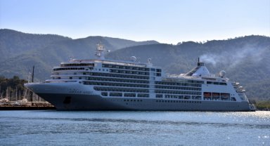Marmaris'e sezonun ilk kruvaziyeri 450 yolcusuyla geldi