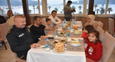 Marmaris'te depremzedeler için iftar programı düzenlendi