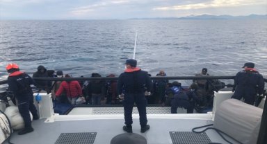 Muğla'da Türk kara sularına itilen 30 düzensiz göçmen daha kurtarıldı