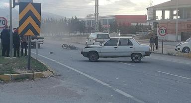 Otomobilin çarptığı motosikletteki baba öldü, oğlu yaralandı