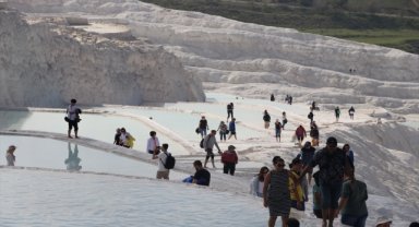 Pamukkale bayramda ziyaretçilerini ağırlıyor