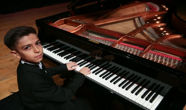 Piyanonun 11 yaşındaki Türk yeteneği Uluslararası Mozart Yarışması'nda birincilik kazandı