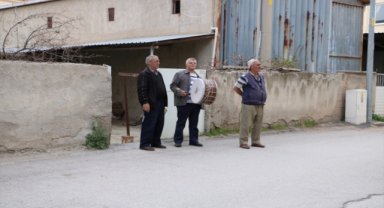 Sandıklı'da ramazan davulcuları bahşişlerini topluyor