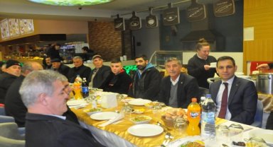 Sandıklı Kaymakamı Mehmet Sülün, muhtarlarla iftarda bir araya geldi