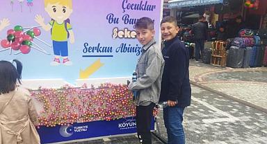 Serkan Koyuncu'dan Çocuklara Bayram Şekeri