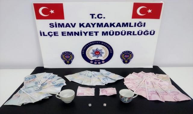 Simav'da kumar oynatılan kahvehanede 5 kişiye para cezası verildi