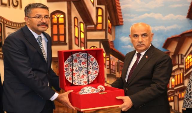 Tarım ve Orman Bakanı Kirişci, Kütahya Valiliğini ziyaret etti