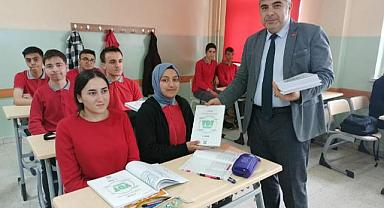 Test Kitapları Türkiye'de İlk Afyon'lu Öğrencilere dağıtıldı