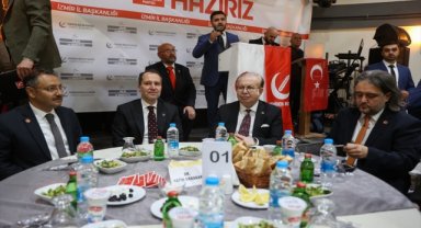 Yeniden Refah Partisi Genel Başkanı Erbakan, İzmir'deki iftar programında konuştu: