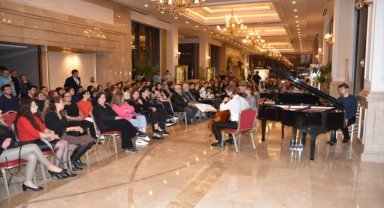 22. Afyonkarahisar Klasik Müzik Festivali'nde "Vysehrad Trio" konser verdi