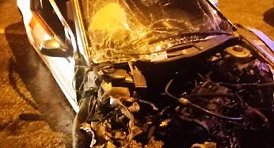 Afyonkarahisar'da hafif ticari araç ile otomobilin çarpıştığı kazada 4 kişi yaralandı