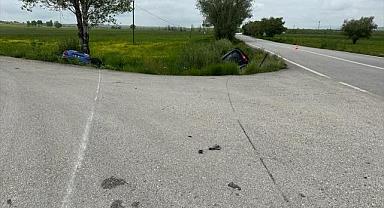 Afyonkarahisar'da hafif ticari aracın çarptığı otomobilin sürücüsü yaralandı