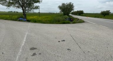 Afyonkarahisar'da hafif ticari aracın çarptığı otomobilin sürücüsü yaralandı