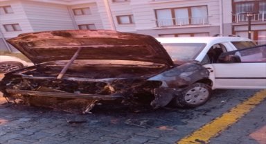 Afyonkarahisar'da hafif ticari aracın kundaklanması güvenlik kamerasında