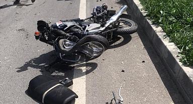Afyonkarahisar'da motosikletin otomobile çarpması sonucu 2 kardeş yaralandı