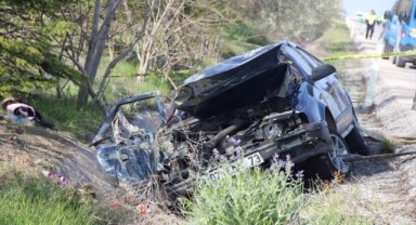 Afyonkarahisar'da otomobilin devrildiği kazada 1 kişi öldü, 3 kişi yaralandı