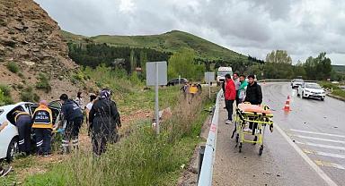 Afyonkarahisar'da şarampole devrilen otomobildeki 4 kişi yaralandı