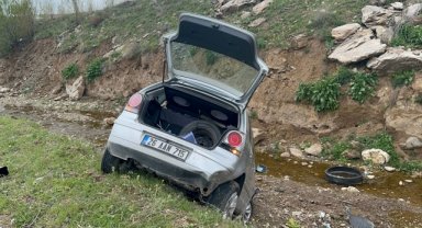 Afyonkarahisar'da şarampole devrilen otomobilin sürücüsü öldü