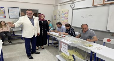 AK Parti İzmir İl Başkanı Bilal Saygılı oyunu kullandı