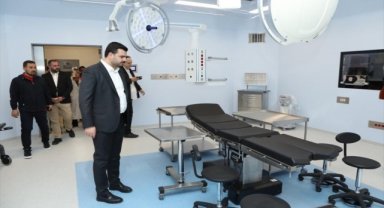 AK Parti'li İnan İzmir'deki Bayraklı Şehir Hastanesi'nde incelemelerde bulundu