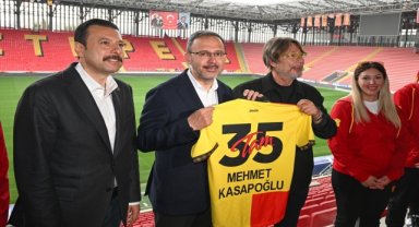 Bakan Kasapoğlu, Göztepe Kulübünü ziyaret etti: