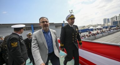 Bakan Kasapoğlu, TCG Anadolu'yu ziyaret etti