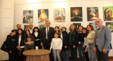 Buca'da lise öğrencilerinin resim sergisi açıldı