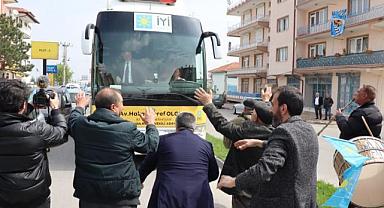 Çay milletvekilini bağrına bastı