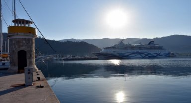 "Crown İris" kruvaziyeri İsrailli turistleri Marmaris'e taşıdı