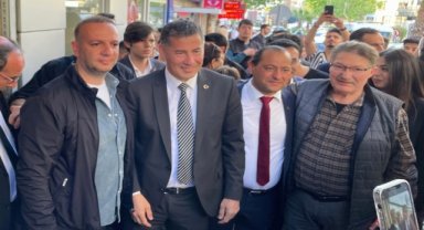 Cumhurbaşkanı adayı Sinan Oğan, Manisa'da vatandaşlarla bir araya geldi