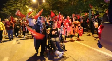 Denizli'de 19 Mayıs Atatürk'ü Anma Gençlik ve Spor Bayramı dolayısıyla fener alayı düzenlendi