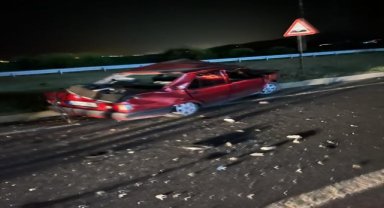 Denizli'de kamyonetle çarpışan otomobildeki 3 kişi öldü