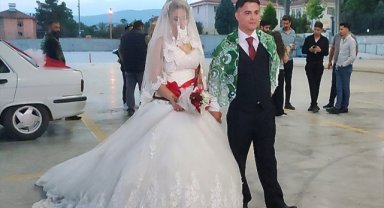 Depremde yakınlarını yitiren genç kızı düğününde Denizlililer yalnız bırakmadı