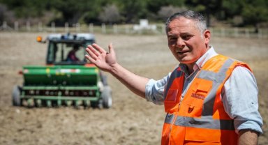Domaniç Çukurca Belediyesi atıl arazileri işleyerek ek gelir elde ediyor