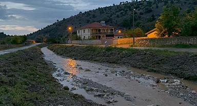 Emirdağ'da sağanak ve doludan etkilenen tarım arazilerinde çalışma başlatıldı