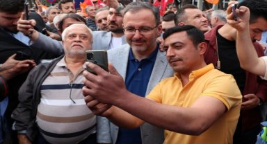 Gençlik ve Spor Bakanı Kasapoğlu, Akhisar'da vatandaşlara seslendi: